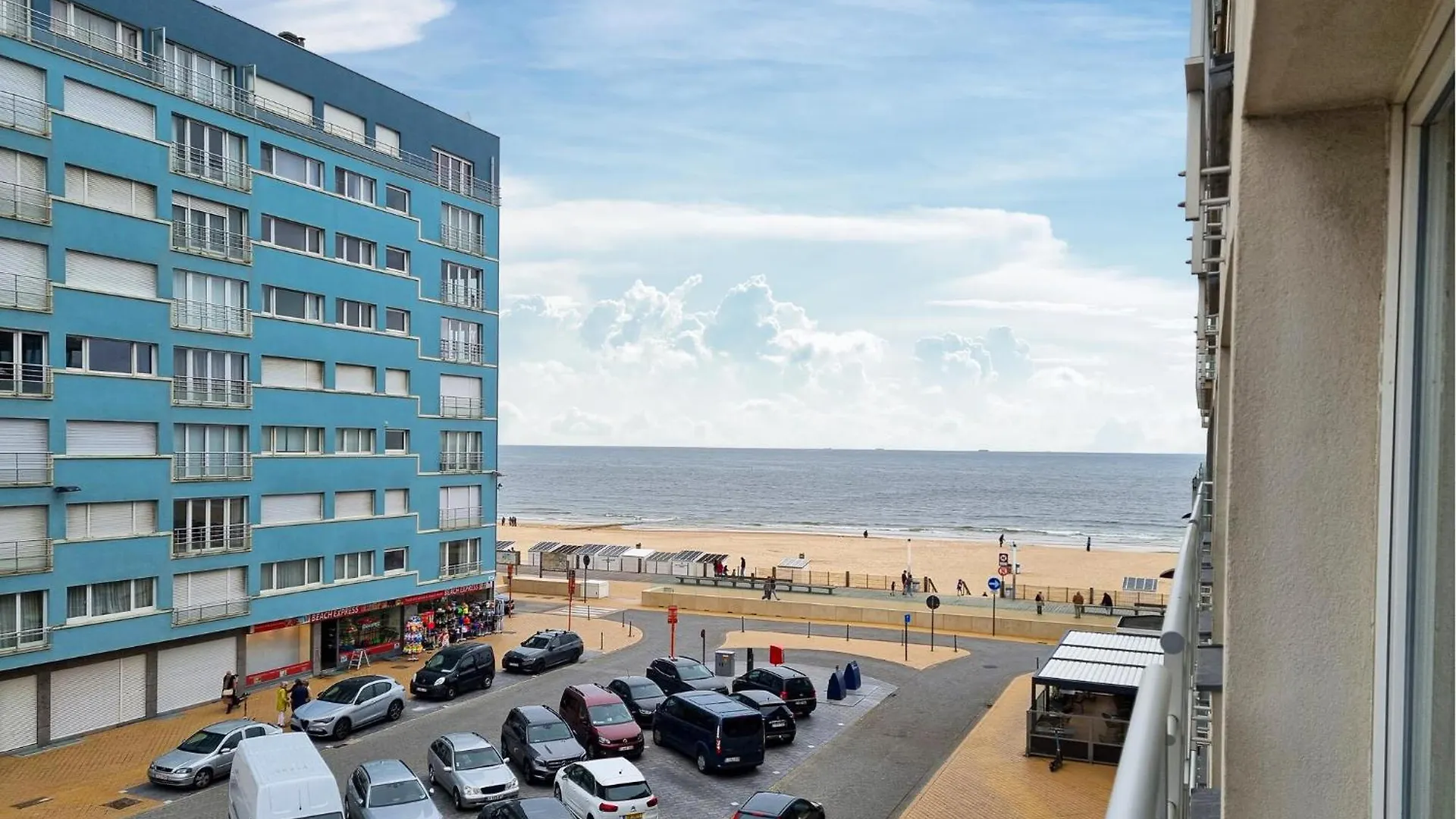 Gorgeous Apartment In Oostende With Kitchen Belgia